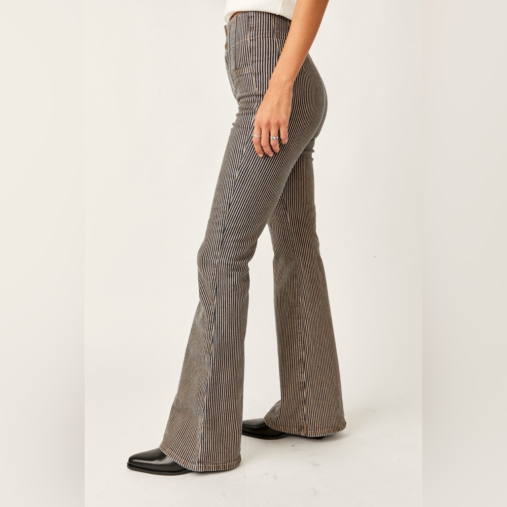 🌻🆕FREE PEOPLE We The Free Jayde Railroad Flare Jeans-Size 26 - Picture 3 of 16